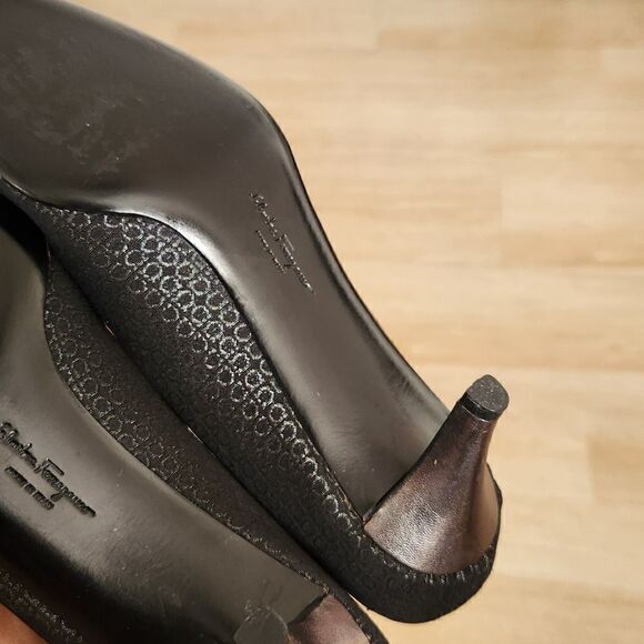 Salvatore Ferragamo Pumps in Black Size 8.5 - Picture 8 of 13